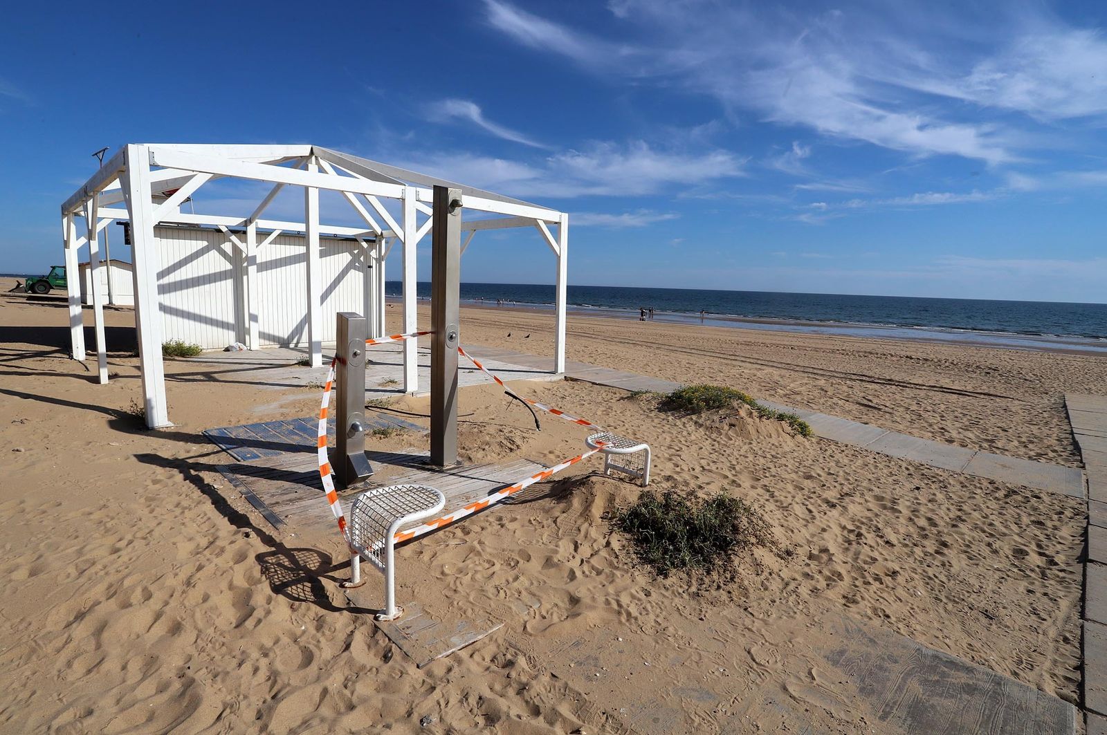 Imágenes de la playa de Punta Umbría en la fase 1 de la desescalada