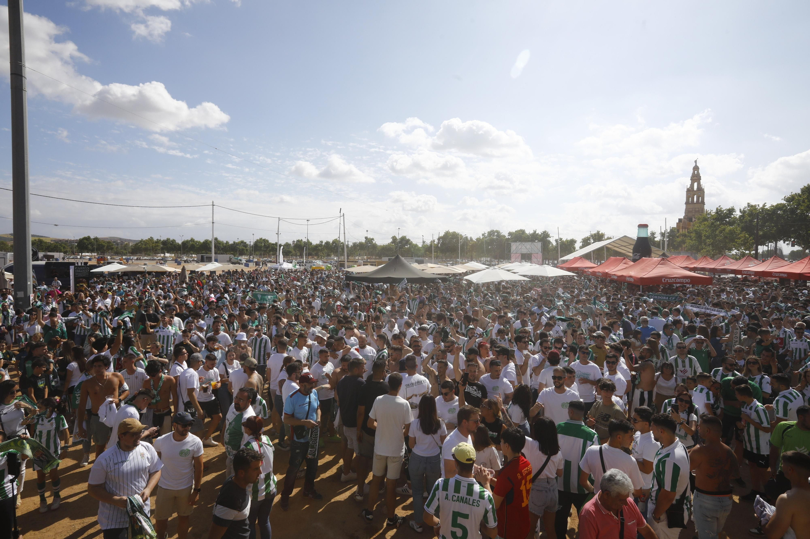 Las mejores fotos de la 'Fan Zone' del Córdoba CF antes del partido ante la Ponferradina