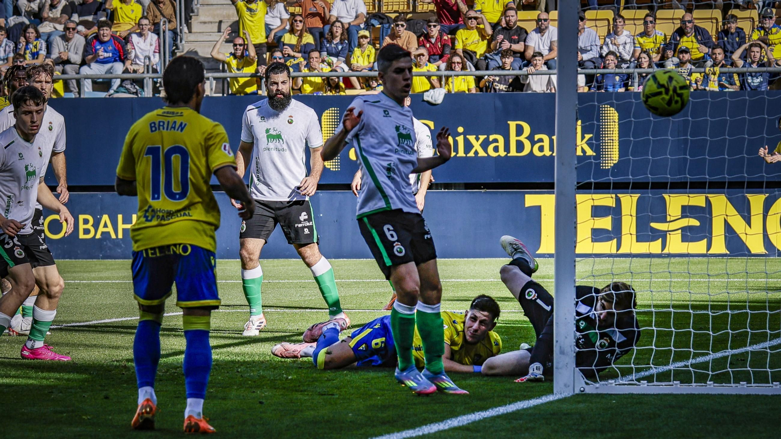 Búscate entre las imágenes del partido de fútbol Cádiz CF - Racing de Santander