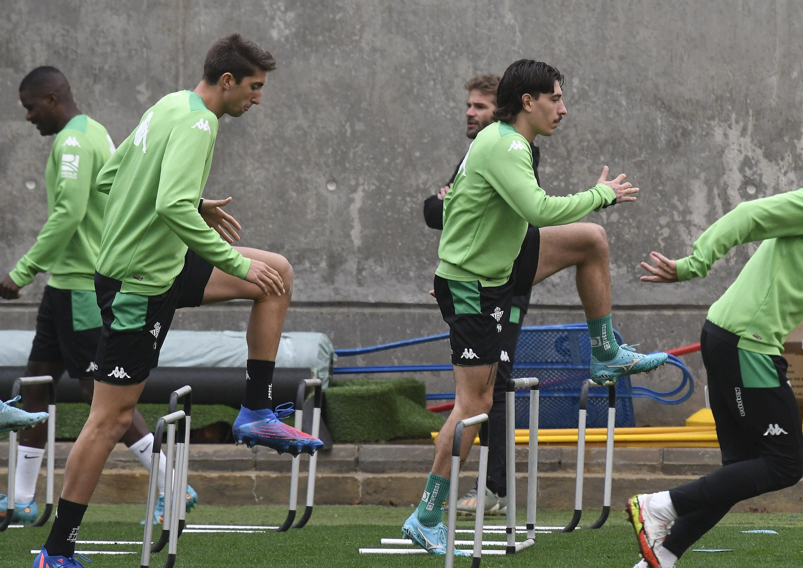 Héctor Bellerín, en el entrenamiento de ayer.