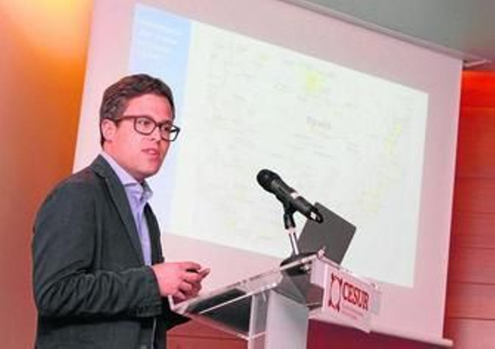 Adam Cohen, responsable de Google Europa para Asuntos Comunitarios y de Estrategia, ayer en la Fundación Cajasol.