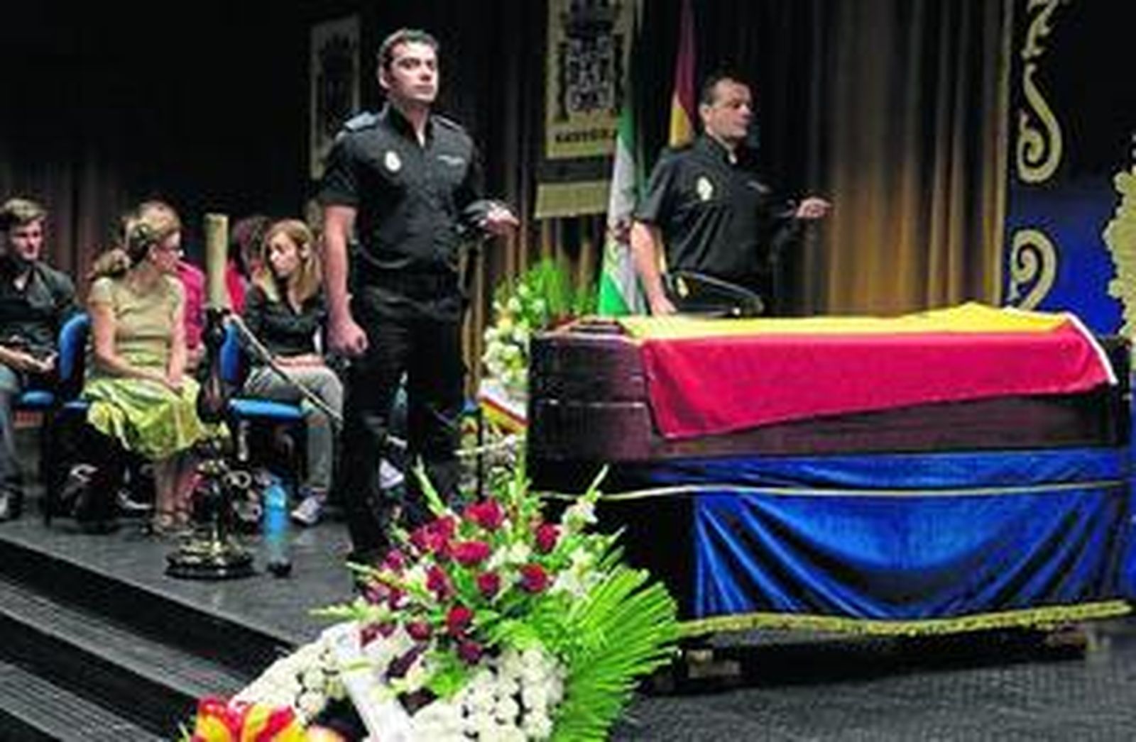 La capilla ardiente del policía fallecido, ayer.
