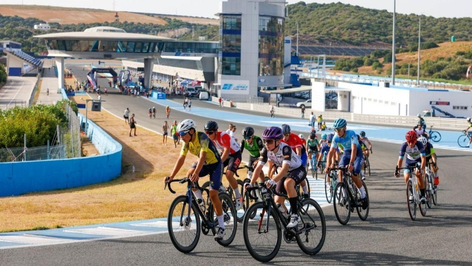 El Circuito de Jerez ha acogido un año más el Gran Premio Clínica Beiman en carretera.