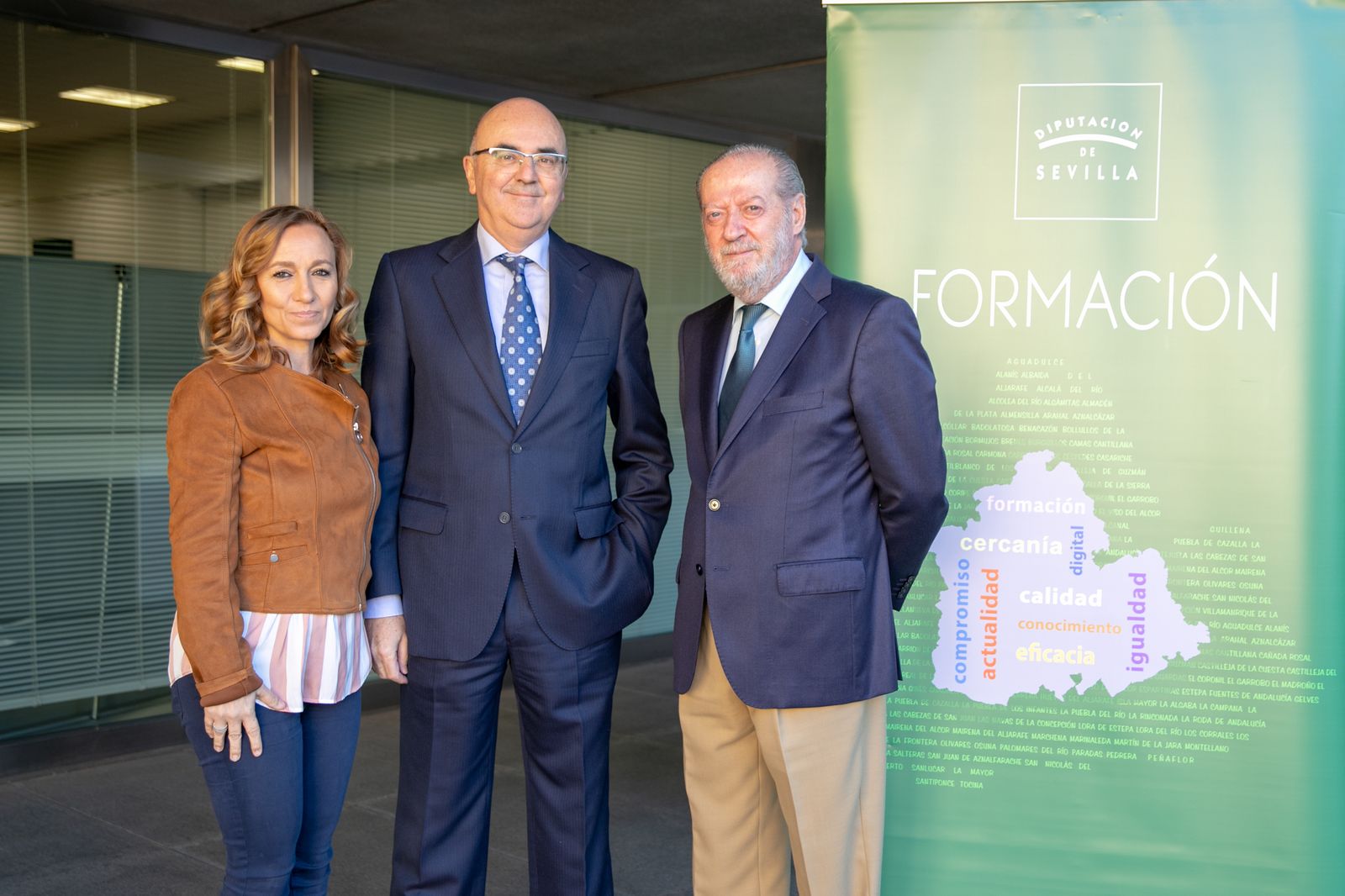 La diputada de Hacienda, Concha Ufano; el interventor de la Diputación, Eduardo López y el presidente provincial, Villalobos.