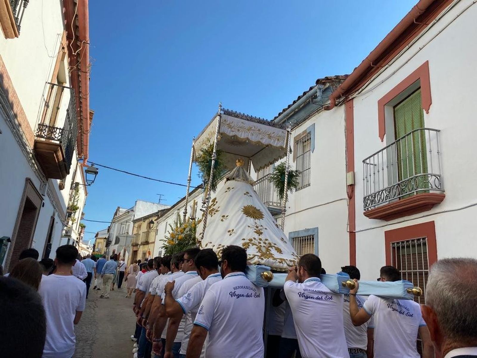 Las fotografías de la procesión de la Virgen del Sol por las calles de Adamuz