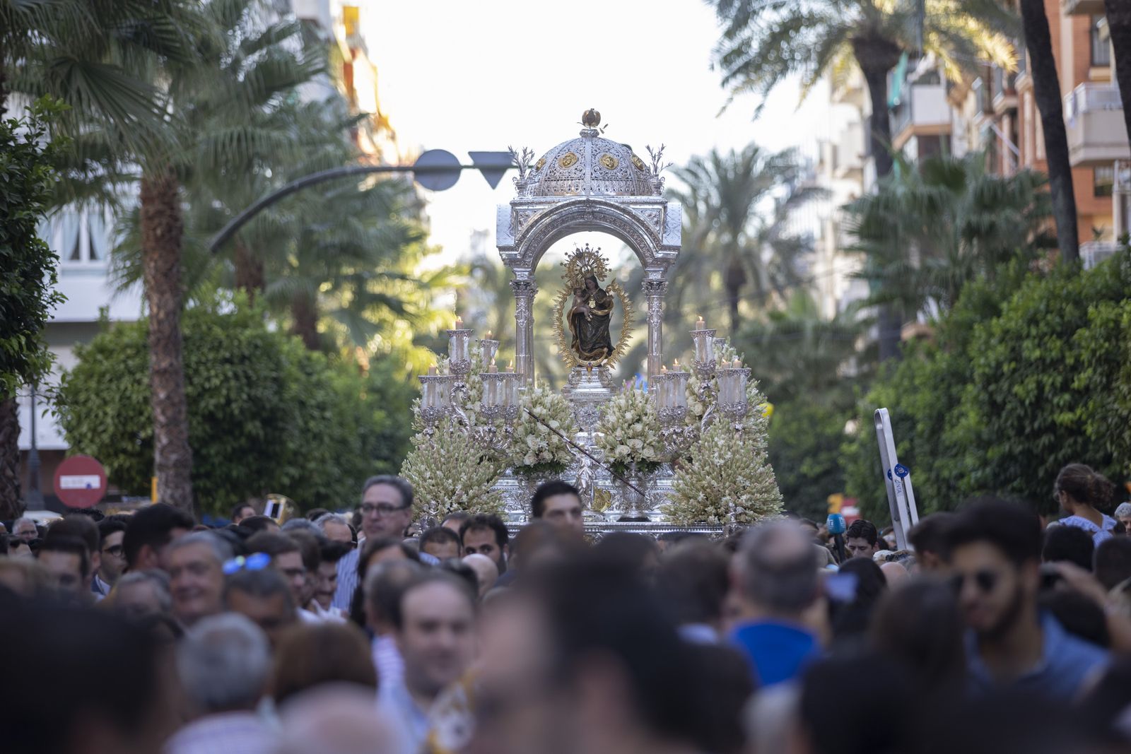 Imágenes de la salida de la Virgen de la Cinta desde la Catedral hacia el Santuario