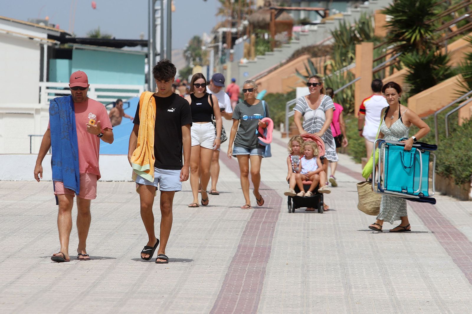 Imágenes del caluroso fin de semana en las playas de Huelva