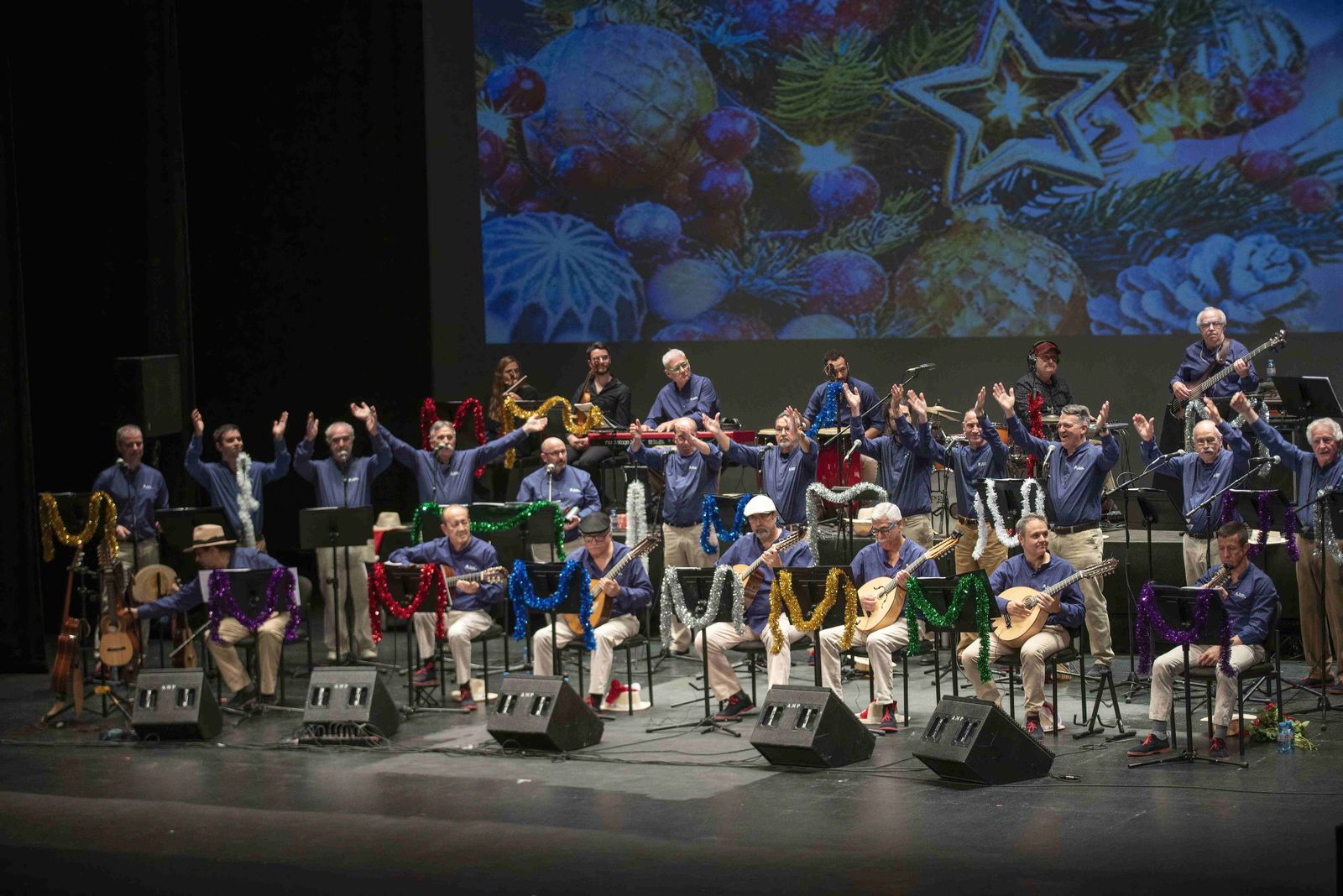 Grupo Almenara durante su actuación el pasado martes en el Auditorio Maestro Padilla.