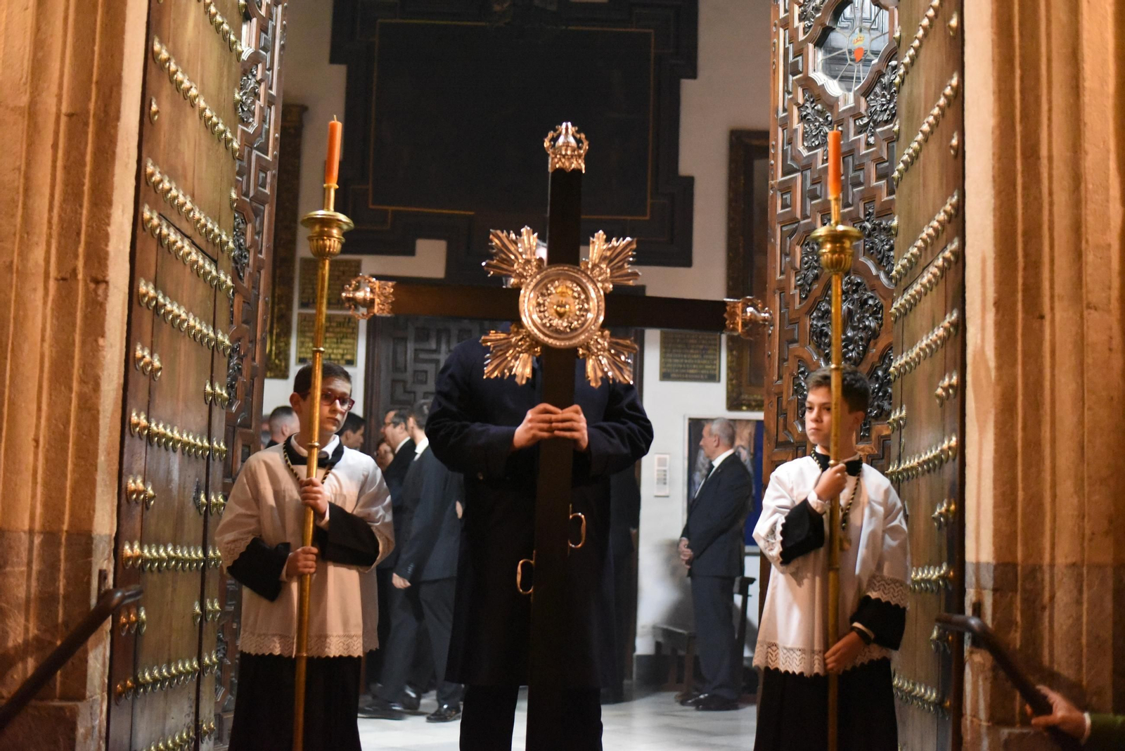 Las mejores imágenes del vía crucis del Cristo de la Clemencia en Córdoba
