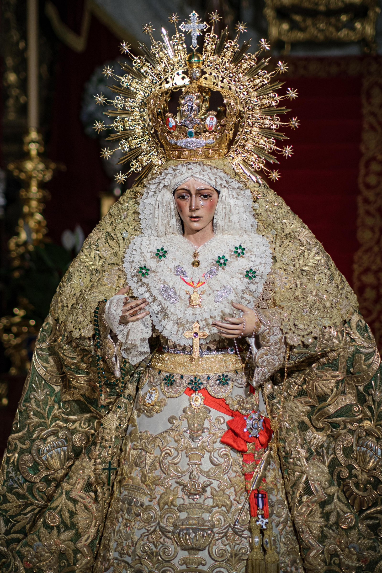 María Santísima de la Esperanza Macarena en su veneración