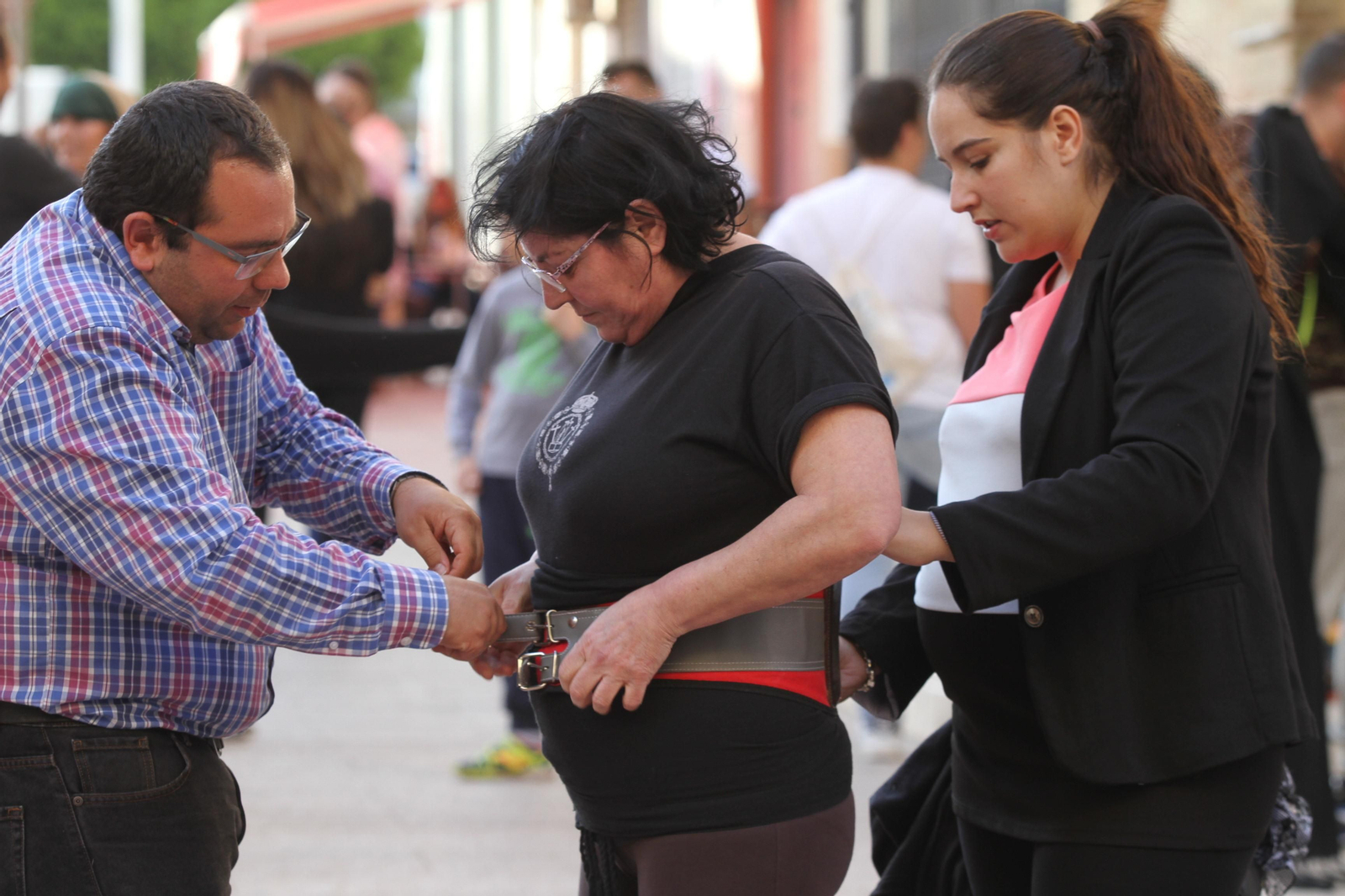 El ensayo de la cuadrilla de mujeres de la Hermandad del Santo Entierro, en imágenes