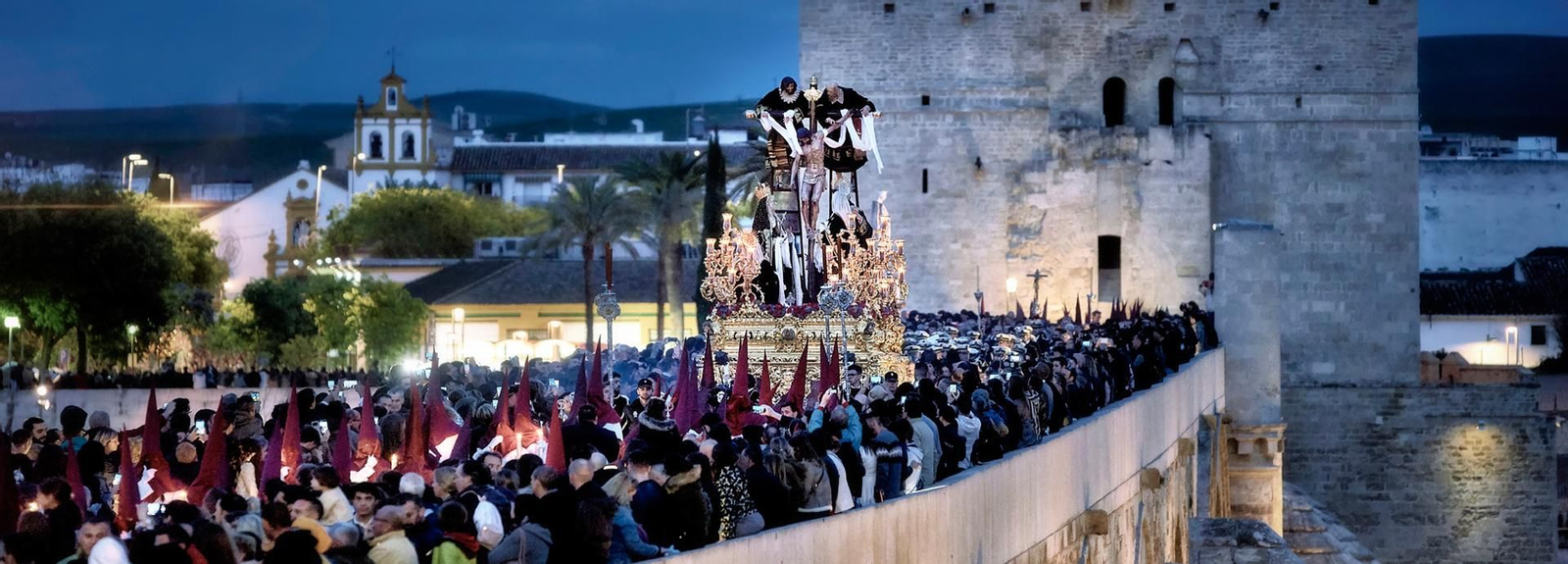 El Puente Romano de Córdoba es uno de los escenarios más espectaculares de la Semana Santa cordobesa