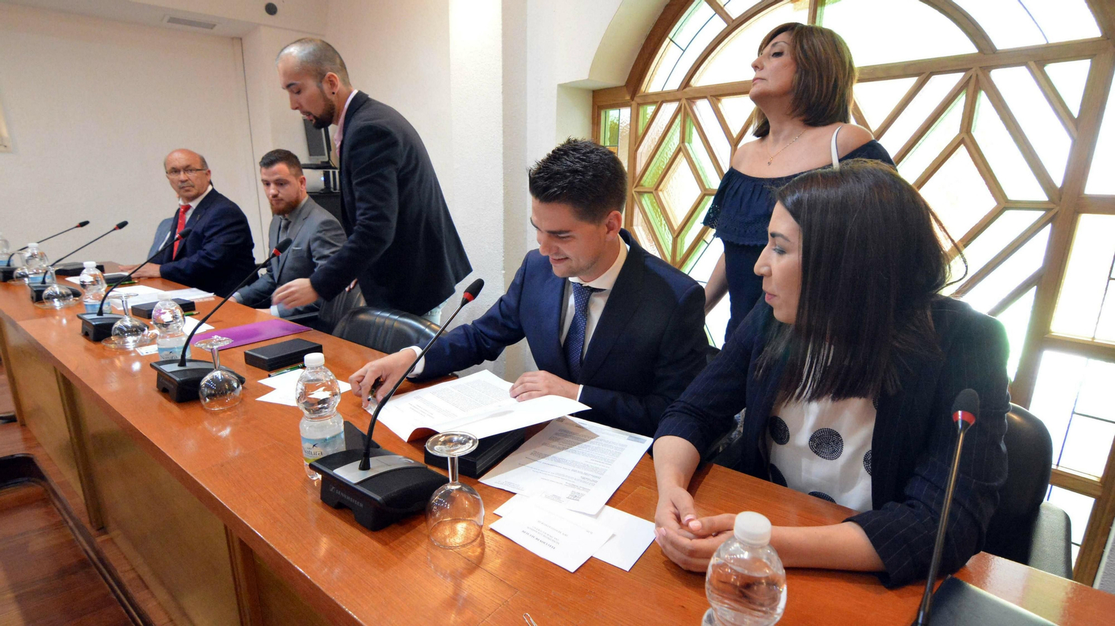 El Pleno de investidura de los Barrios en imágenes