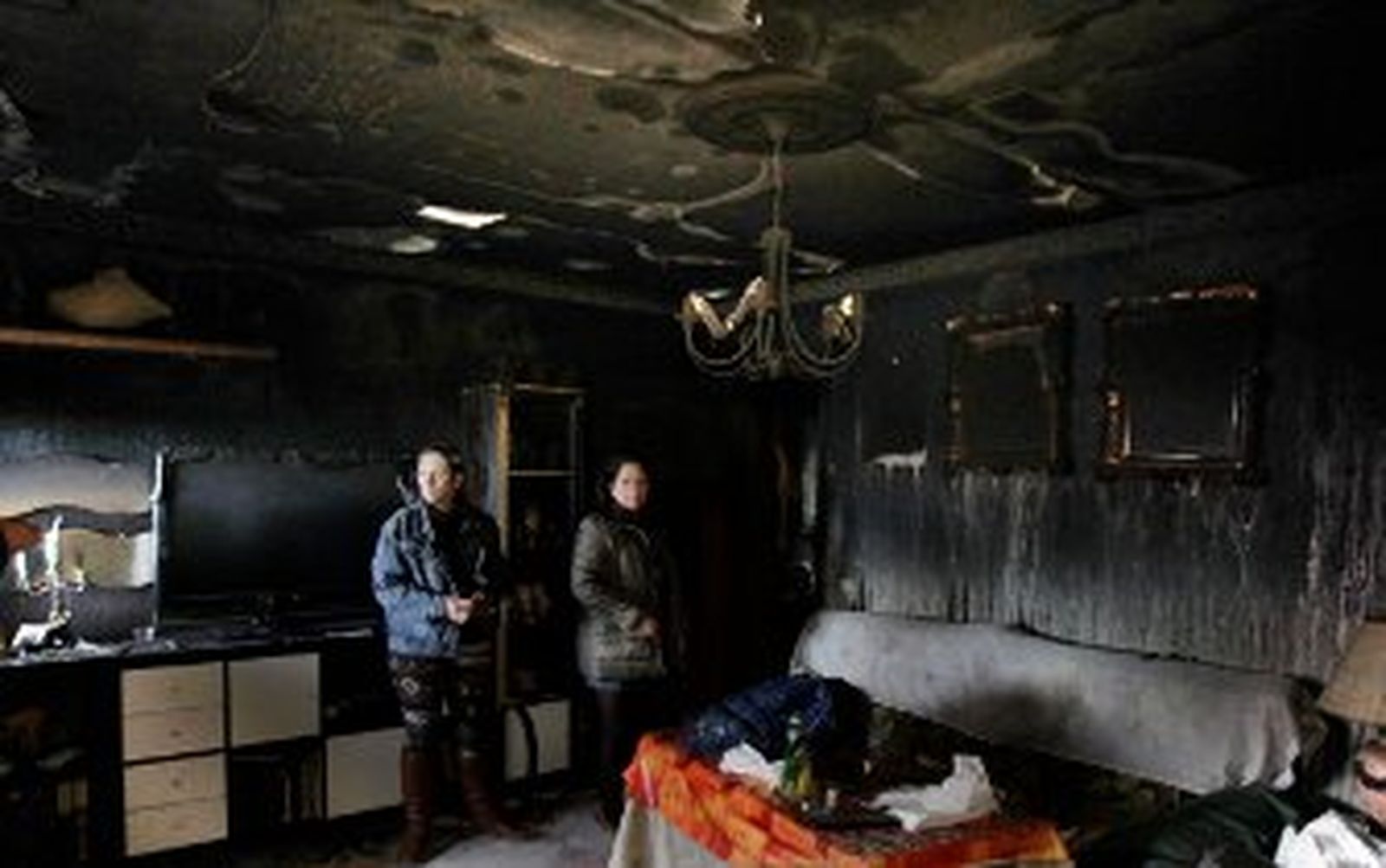 "Llega a ser unos pisos más abajo y nos quedamos en la escalera"