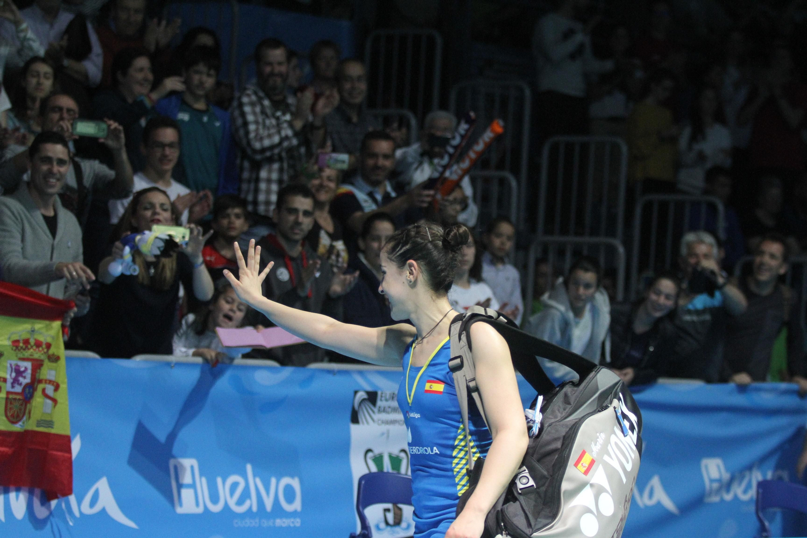 Las gradas del pabellón Carolina Marín se llenaron para ver ganar el oro a la onubense.