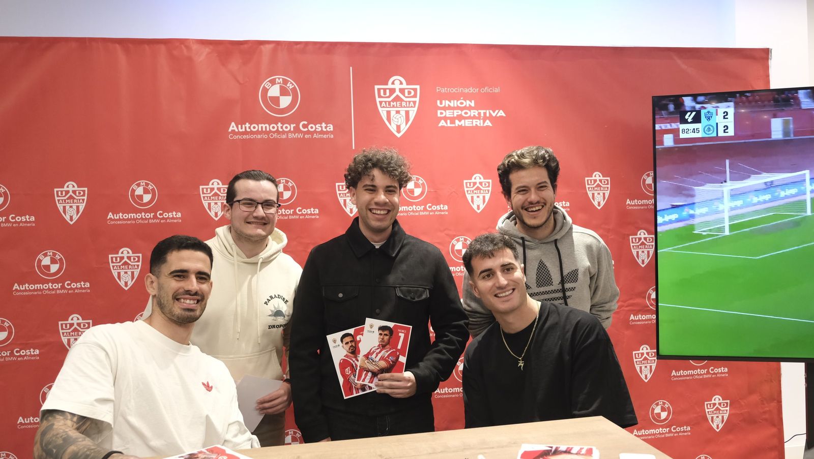 La firma de autógrafos de Jon Morcillo y Miguel de la Fuente en Automotor Costa BMW