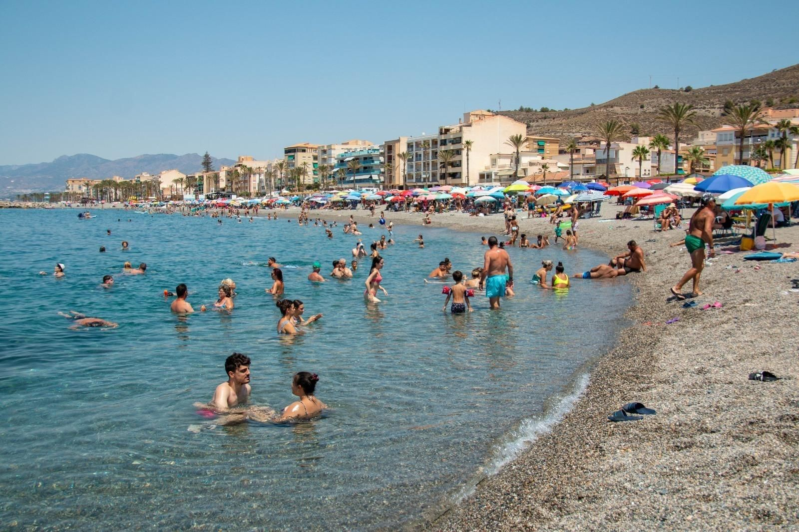 Bañistas en la playa.