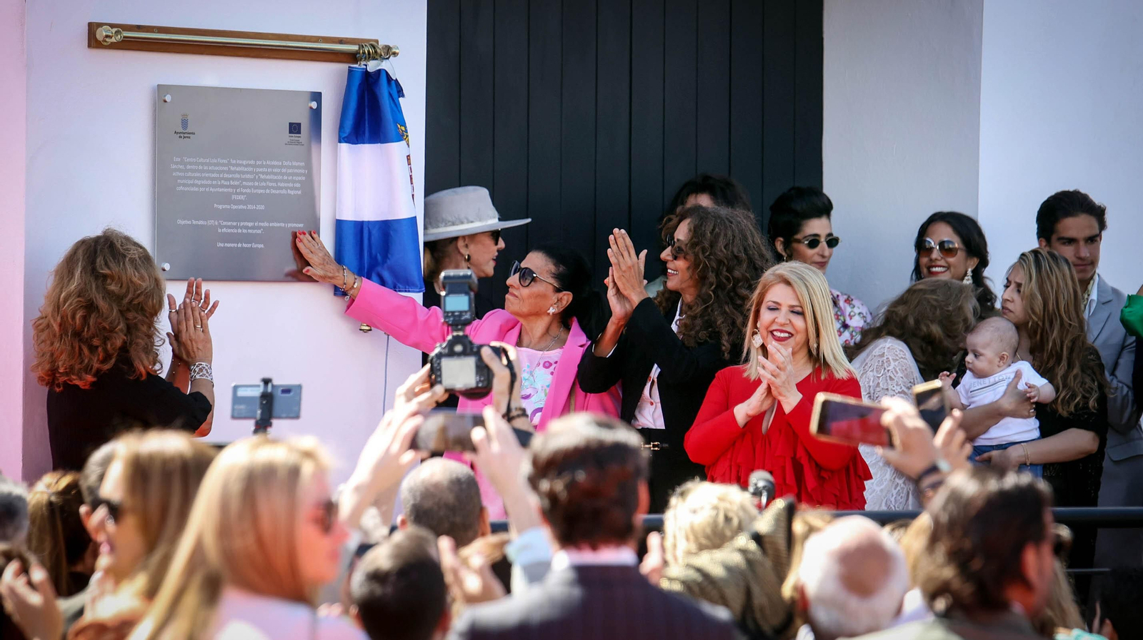 Toda la familia de Lola Flores y muchos famosos en Jerez en la inauguración de su Centro Cultural Toda la familia de Lola Flores y muchos famosos en Jerez en la inauguración de su Centro Cultural