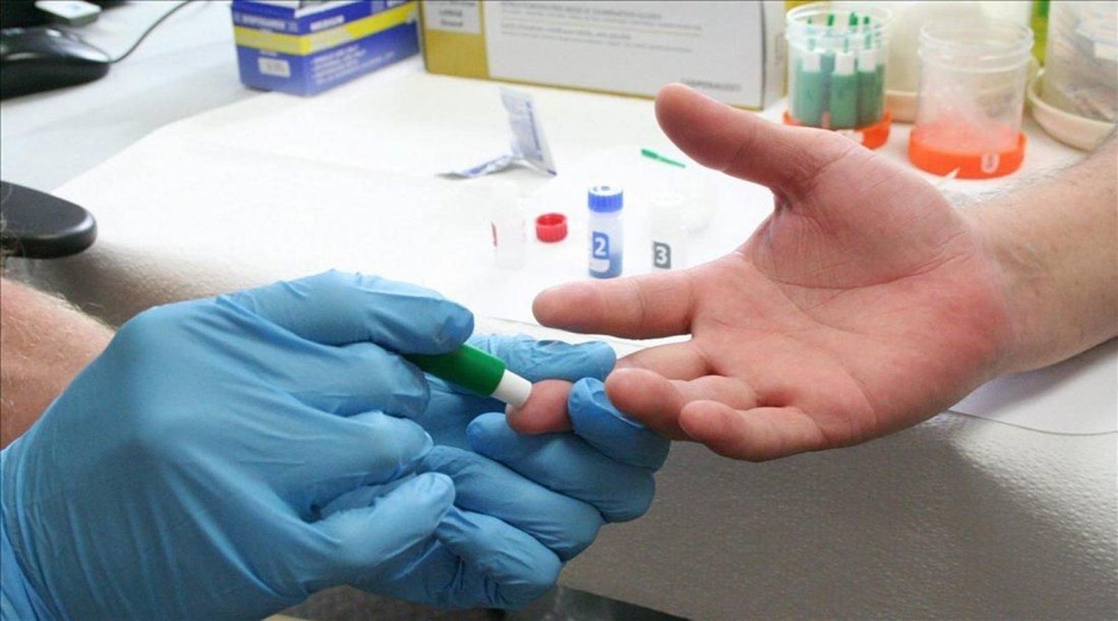 Un test Covid realizado por un especialista.