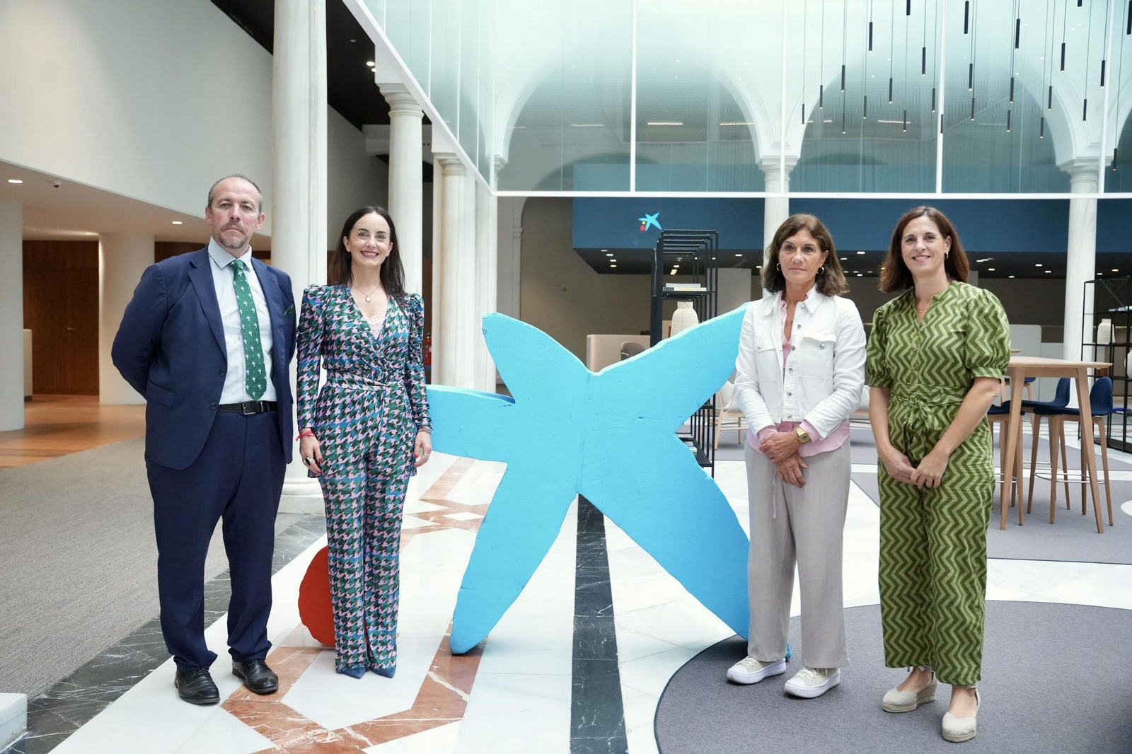 Foto de familia de la presentación del último Circuito 3x3 Caixabank, en Sevilla.