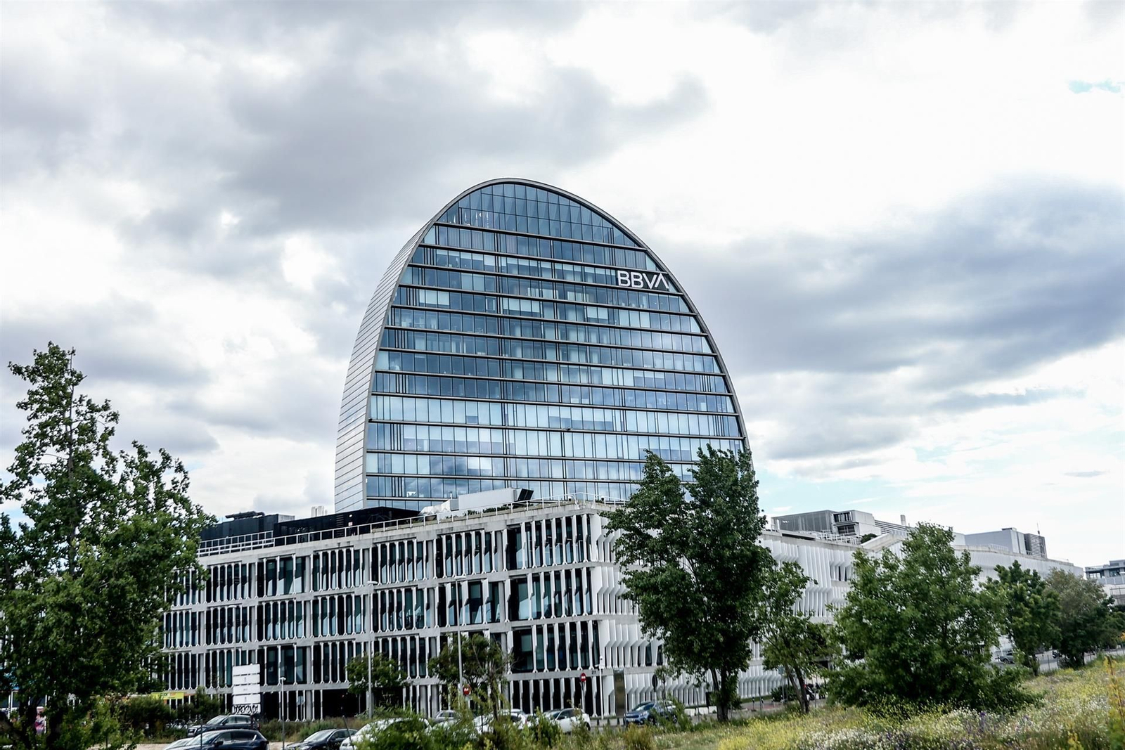 Fachada del edificio ‘La Vela’, en la ciudad del BBVA.