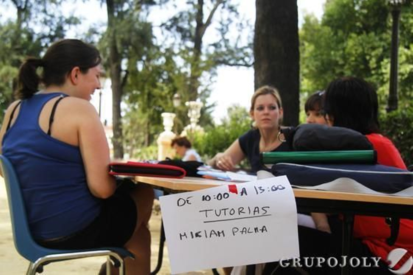 Alumnos y profesores universitarios trasladaron las clases a la calle.

Foto: Victoria Hidalgo