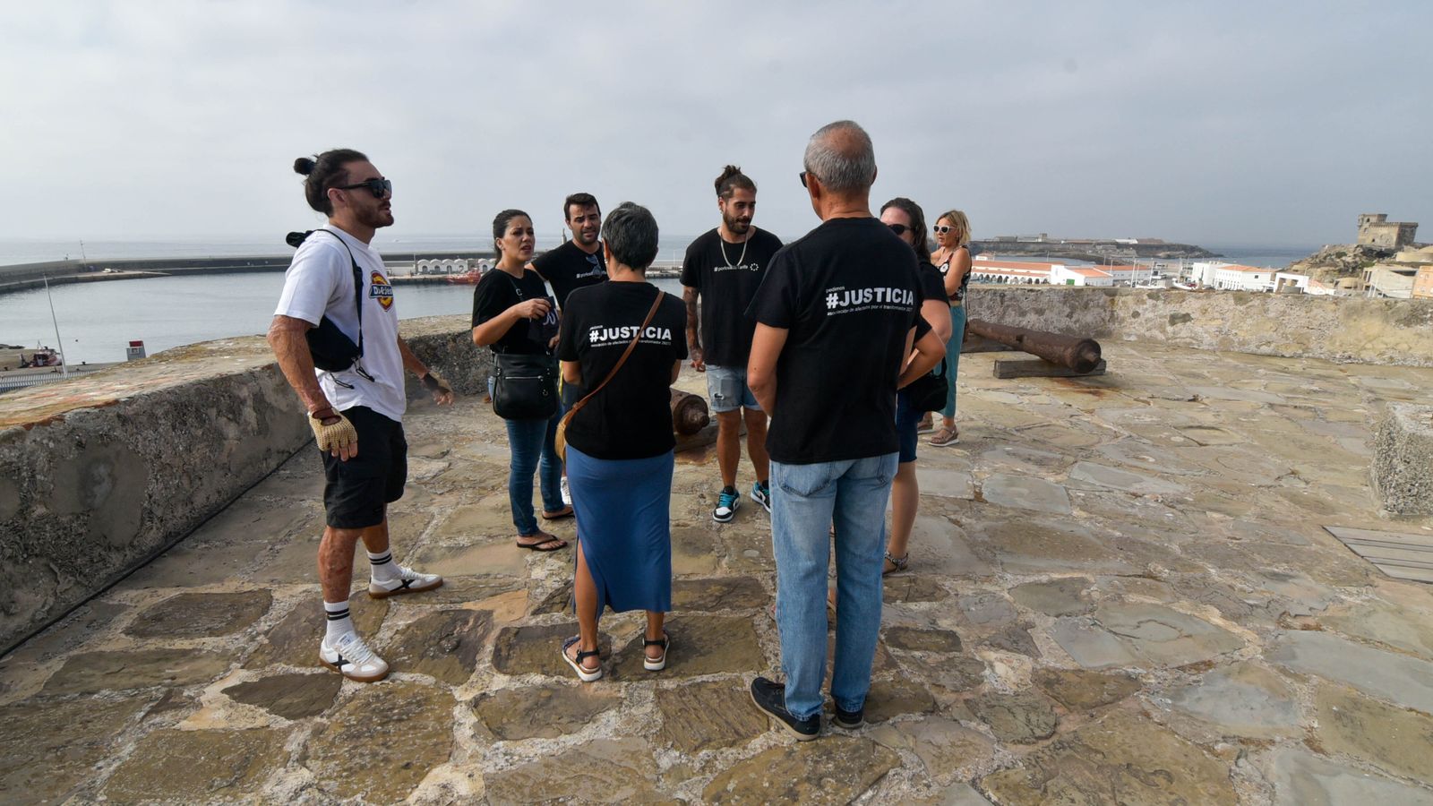 Homenaje a las victimas de la tragedia de 100% Fun Tarifa