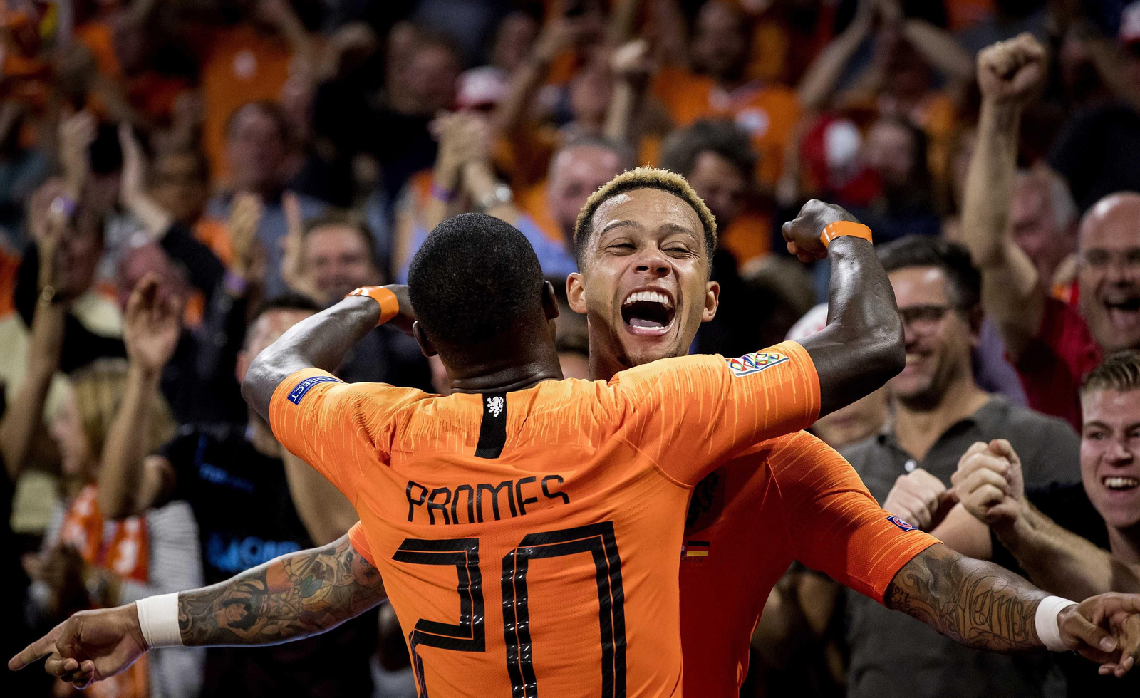 Promes le dio a Depay la asistencia del 2-0 en el triunfo de Holanda sobre Alemania.