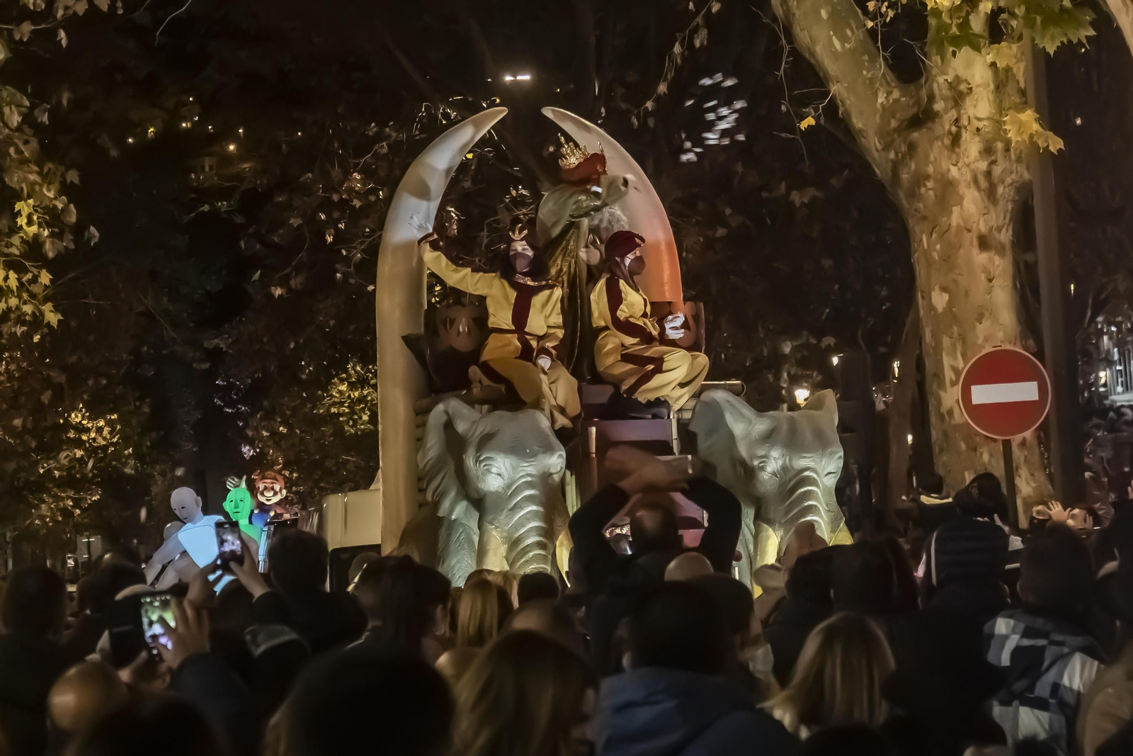 Fotos de la cabalgata de Reyes Magos de Granada 2022