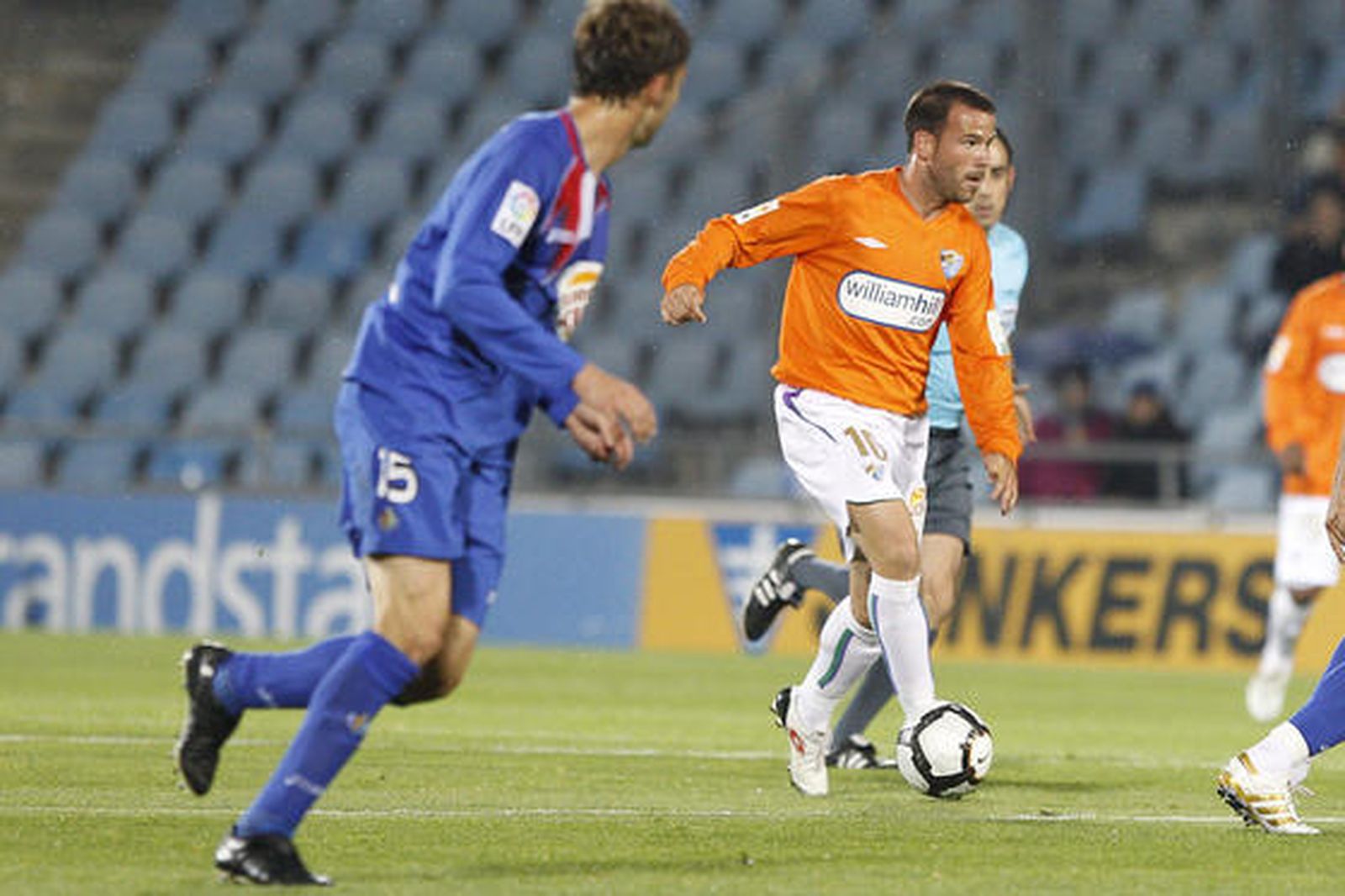 El Málaga pierde en Getafe y cae a puestos de descenso a falta de una jornada. / LOF