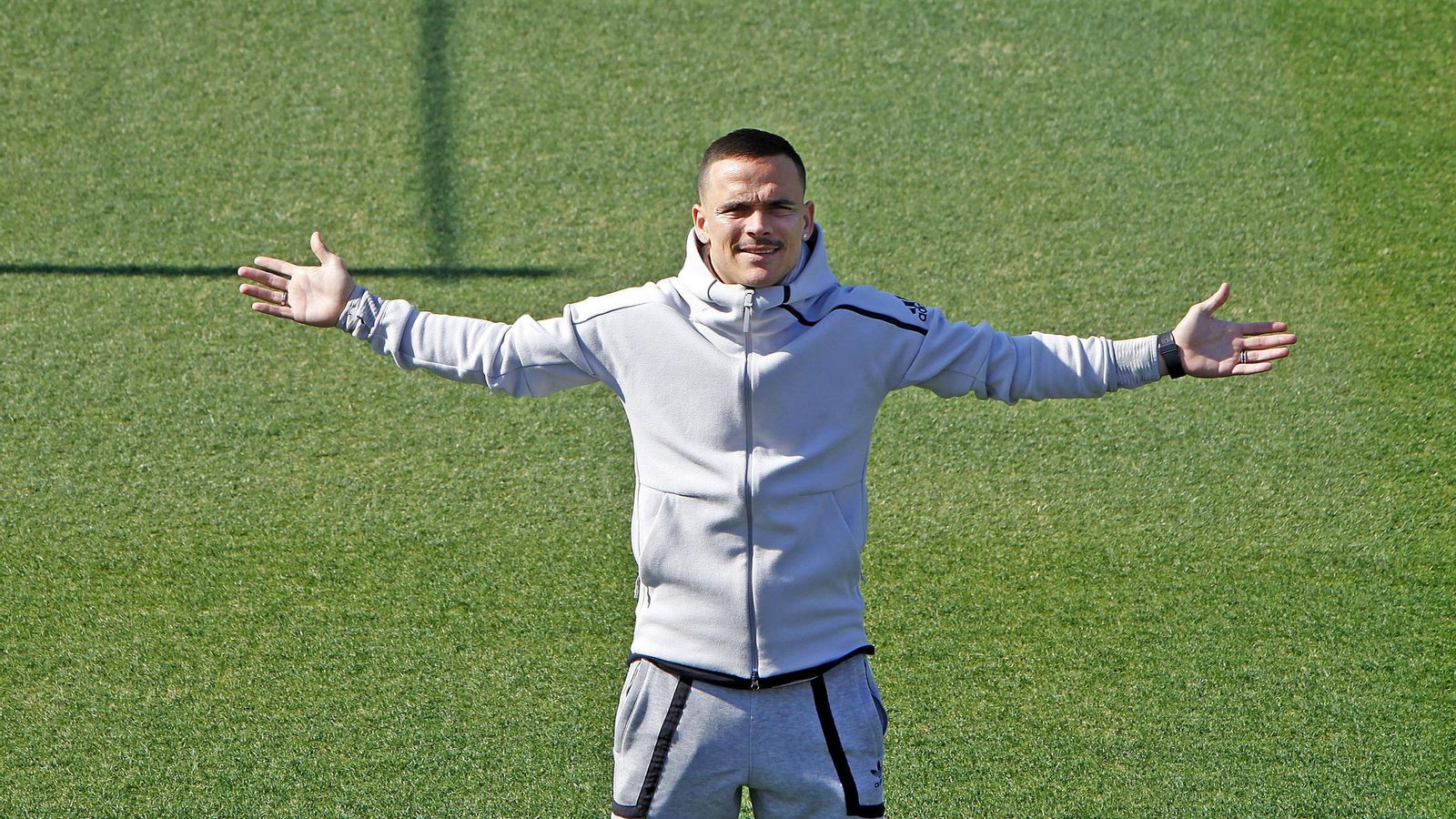 El mediocampista del Sevilla, en la ciudad deportiva.