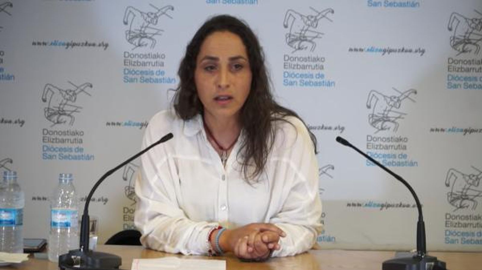 María Martínez, en una de las conferencias en las que ha explicado su conversión.