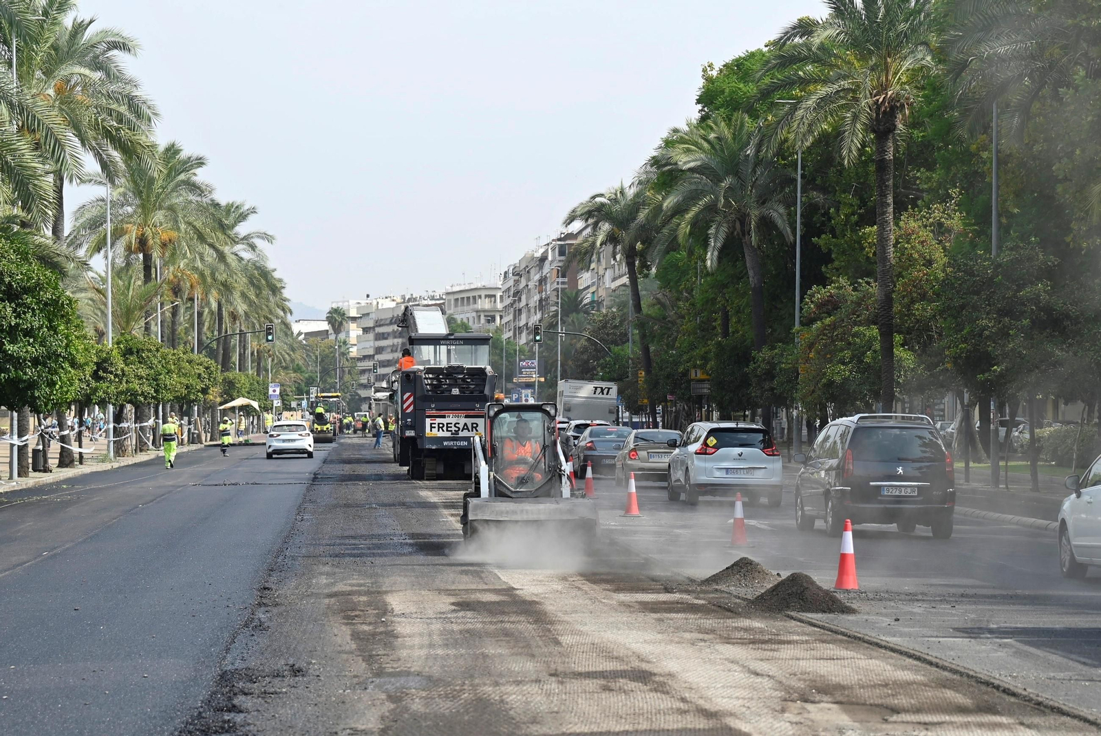 Las máquinas trabajan en la avenida de la Victoria
