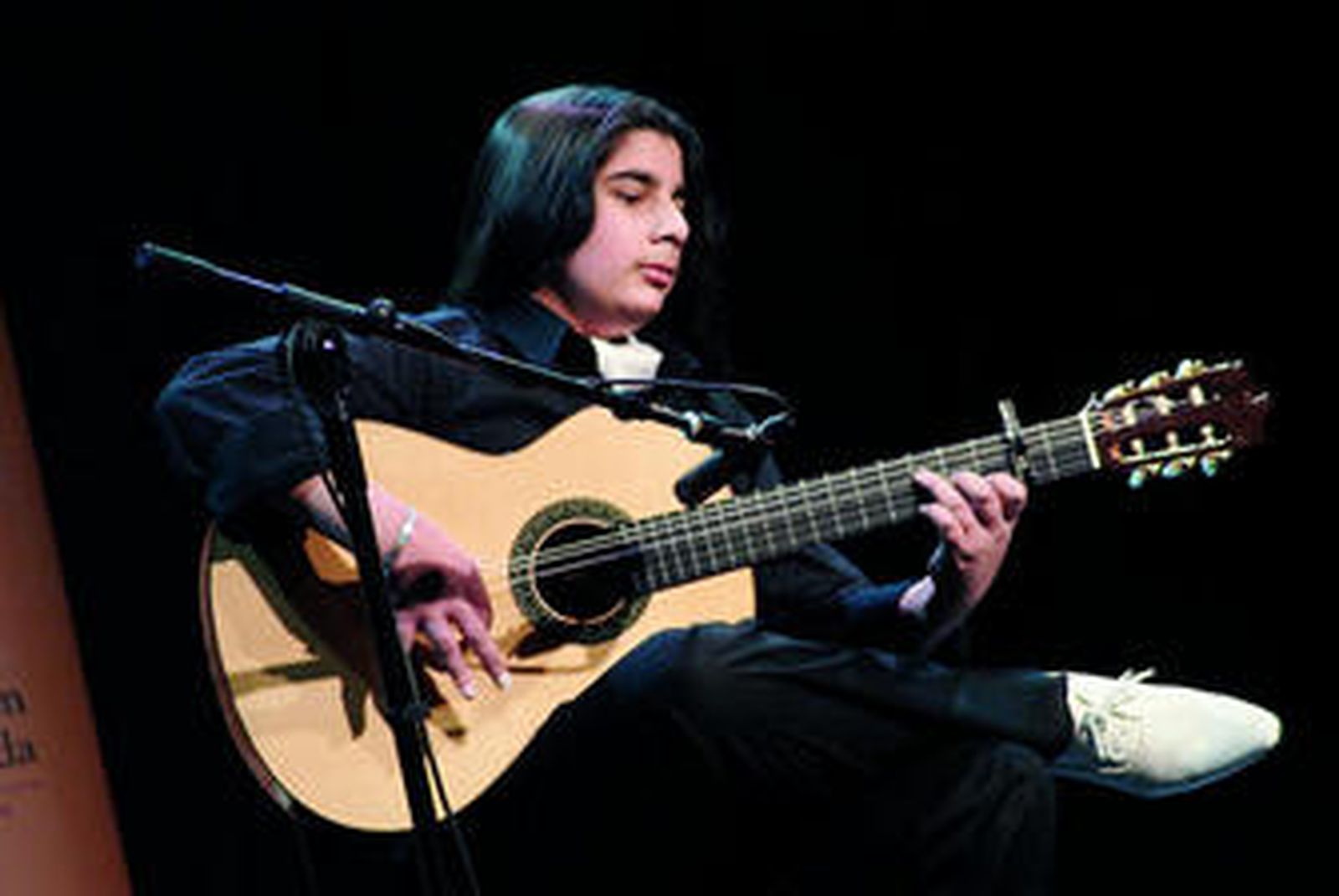 1 y 2. José Luis Campos Trigueros demostró una enorme capacidad técnica y un gusto exquisito pese a tener tan sólo 13 años y ser la primera vez que se subía a tocar a un escenario. 3. Josele de la Rosa. FOTOS: Nono Guirao.