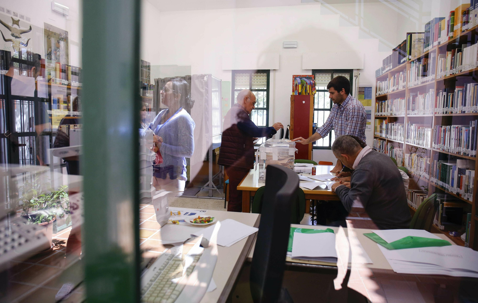 Las fotos de las votaciones para las elecciones generales en Málaga