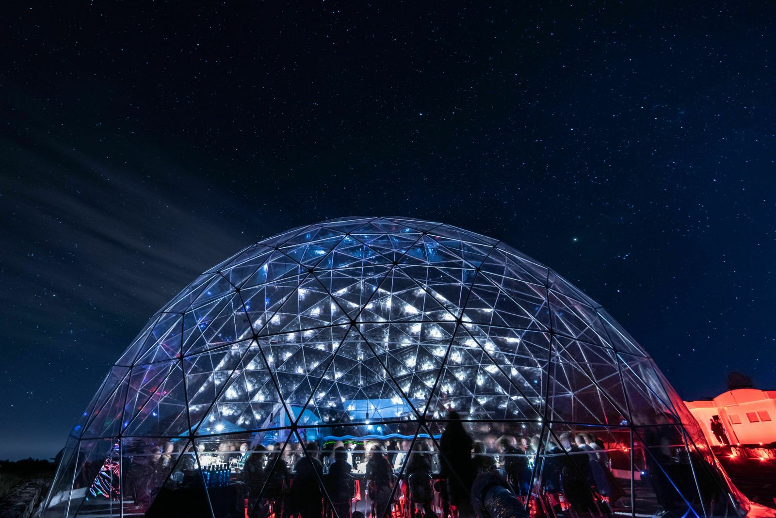 La cúpula de Dom Pérignon junto al Observatorio del Teide