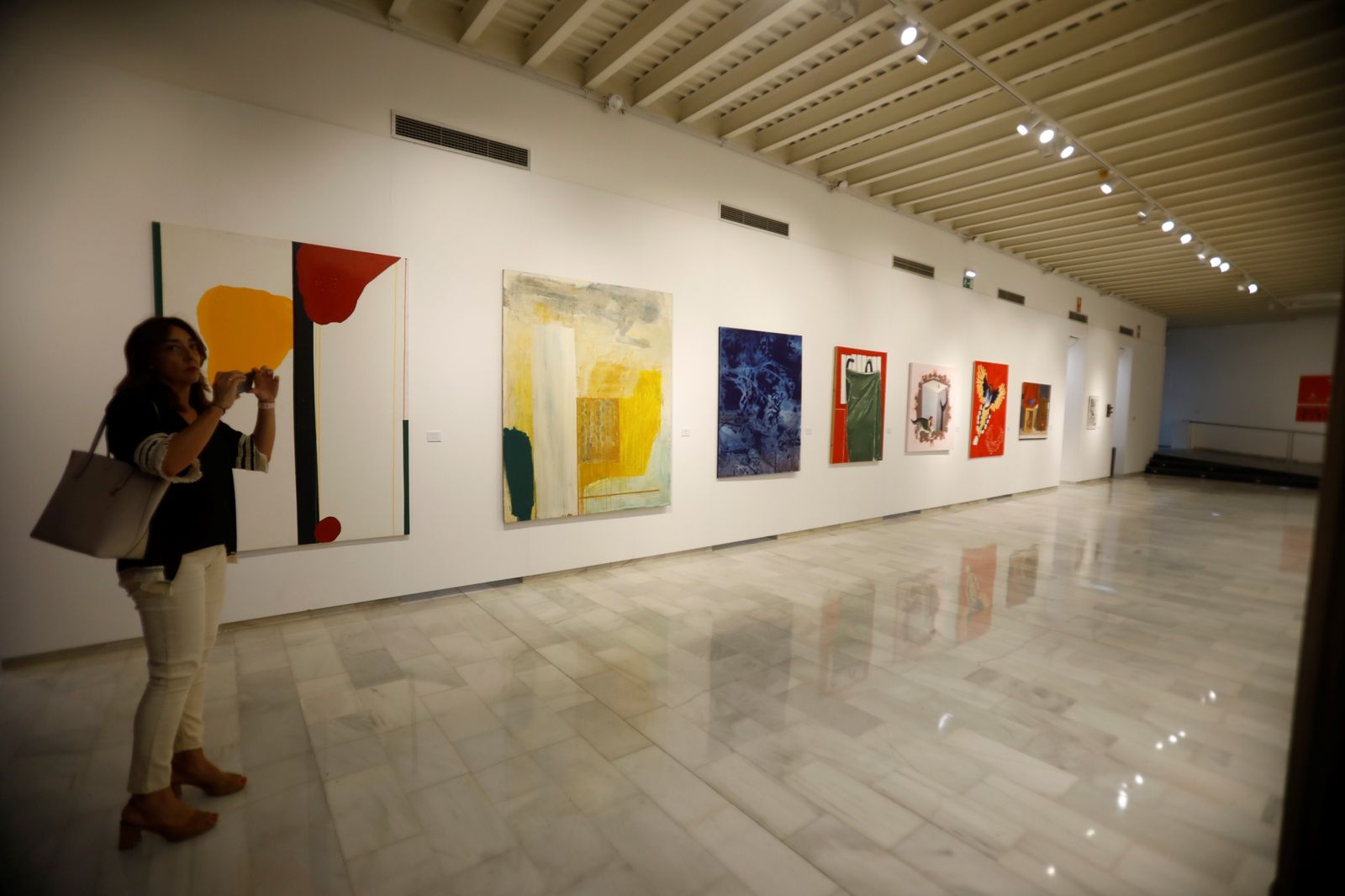 La exposición del Teatro Cómico de Córdoba sobre los 20 años de la Fundación Gala, en imágenes