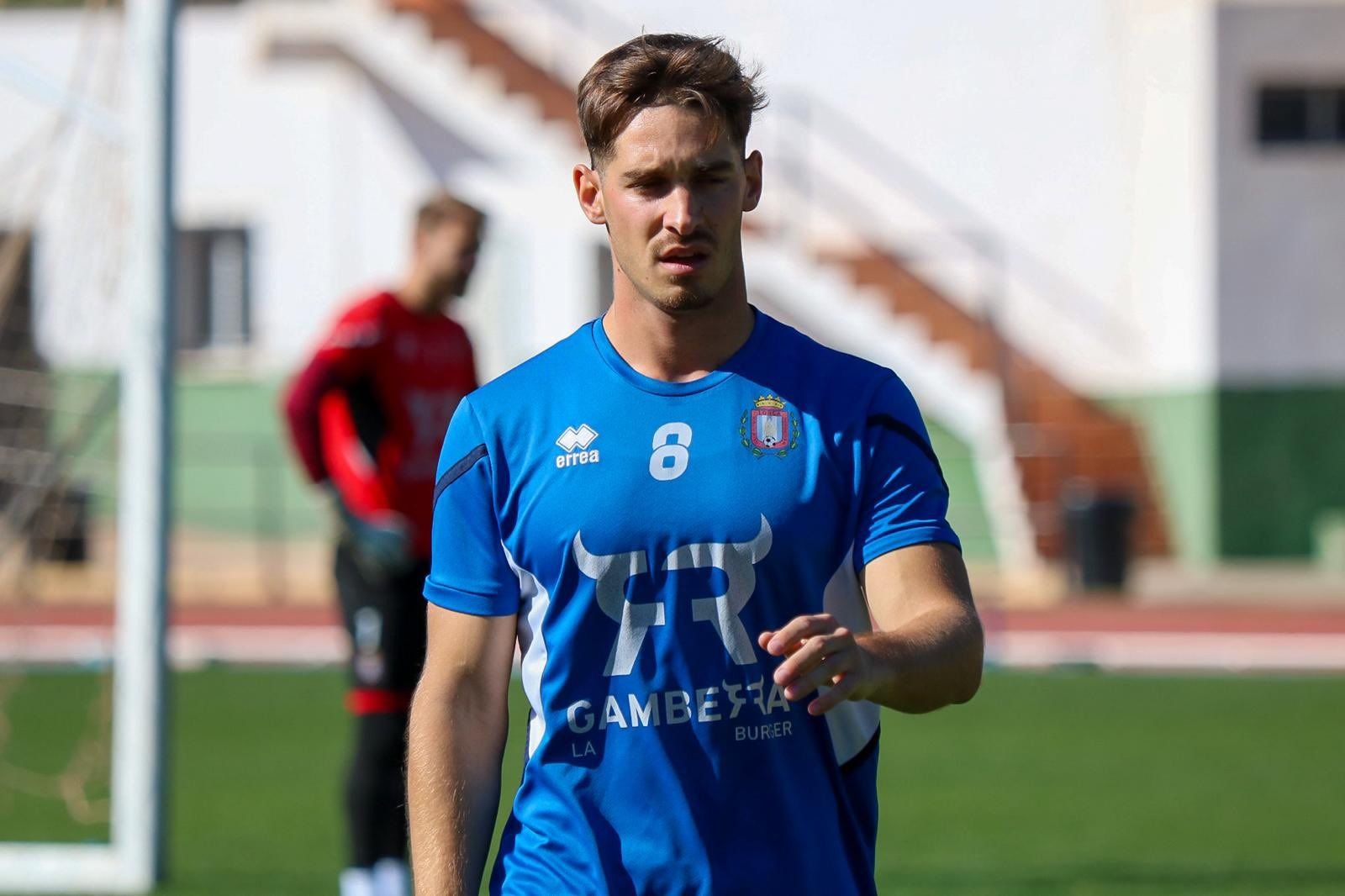 El exxerecista Álvaro Martínez, pilar en la medular del Lorca de Sebas López.