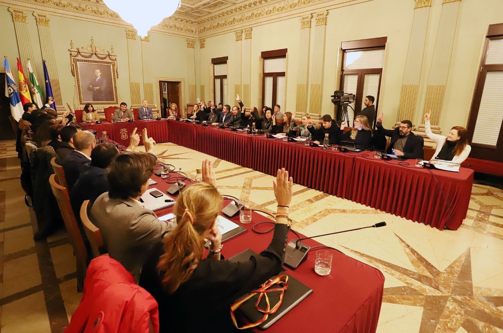 Momento de la votación de la propuesta de concesión de medallas de la ciudad.