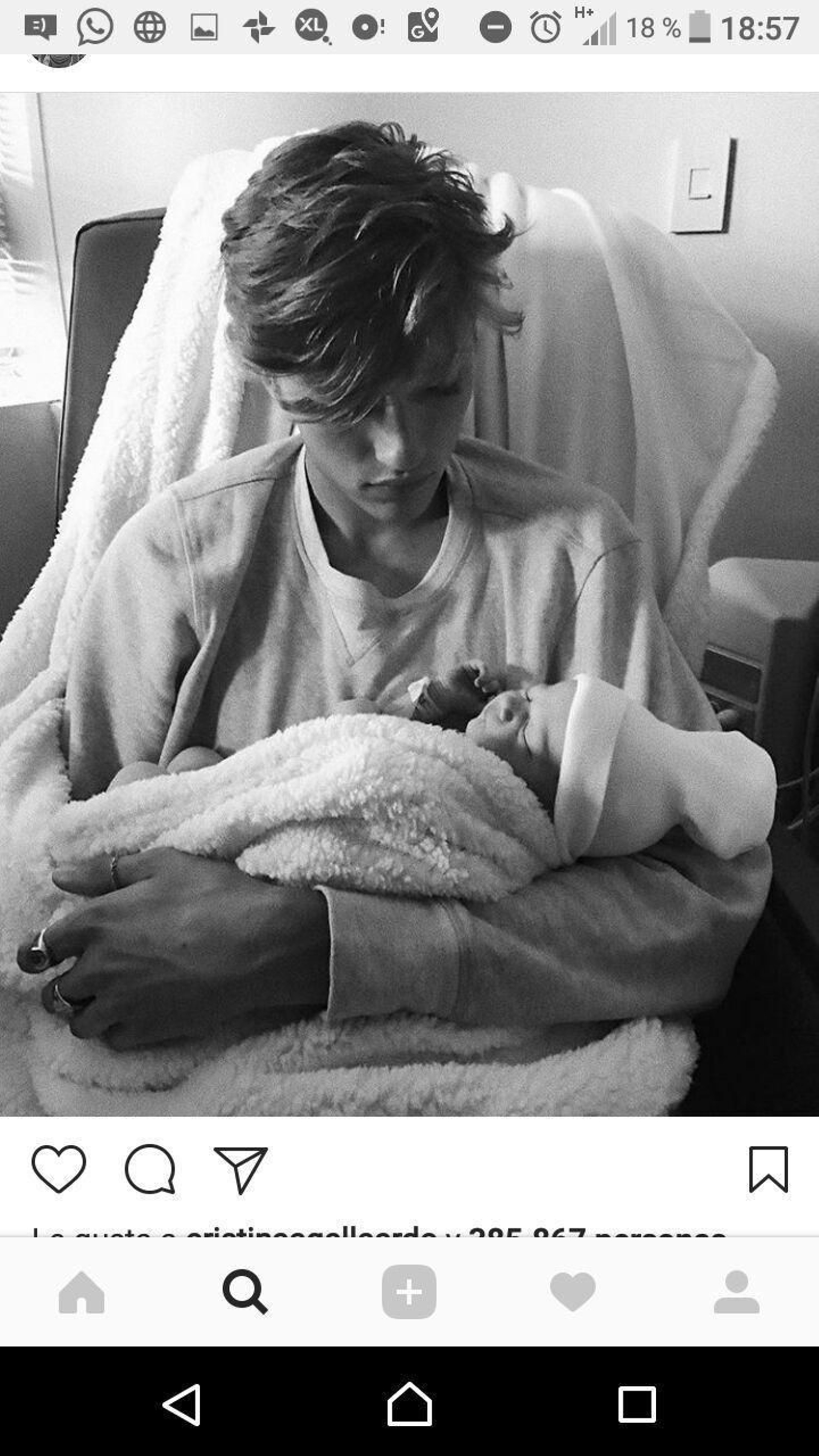 Lucky en esta semana con su bebé.