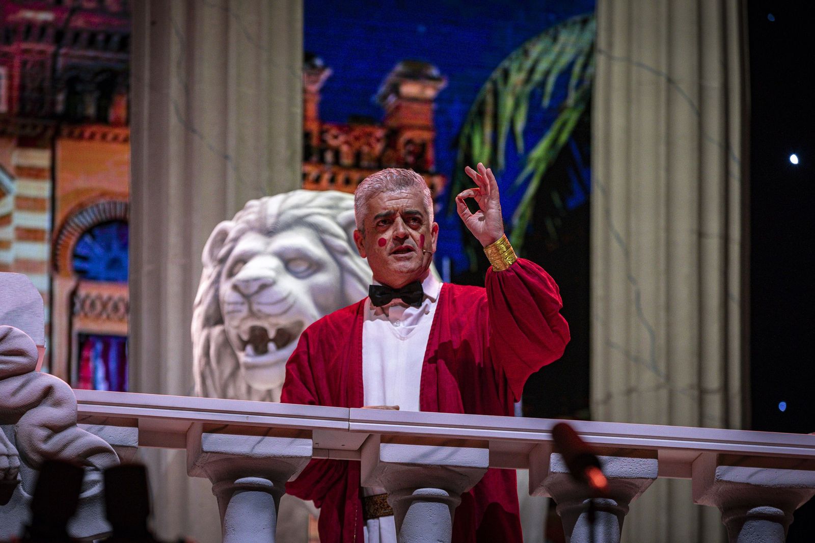 Las imágenes del pregón y la boda de Manu Sánchez en el Carnaval de Cádiz 2026