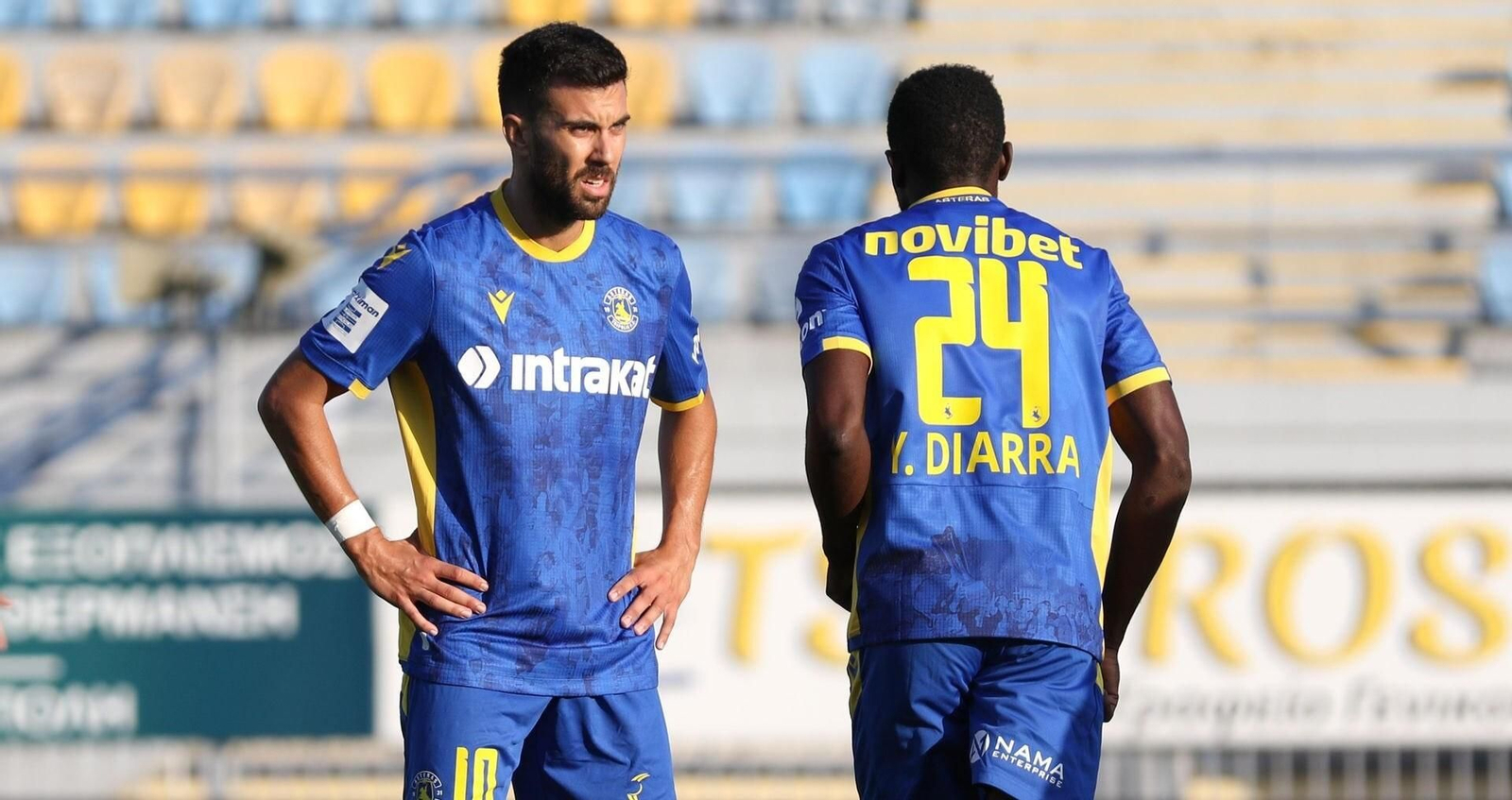 Fede Vico, ex del Córdoba CF, en un partido con el Asteras Tripolis.