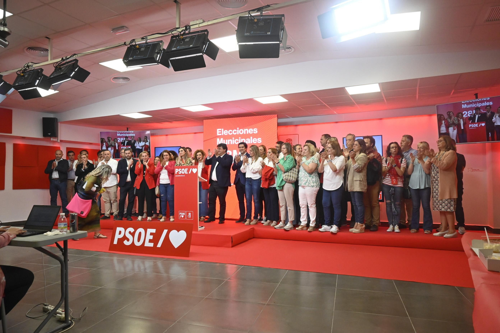 Imágenes del PSOE tras las elecciones municipales en Huelva