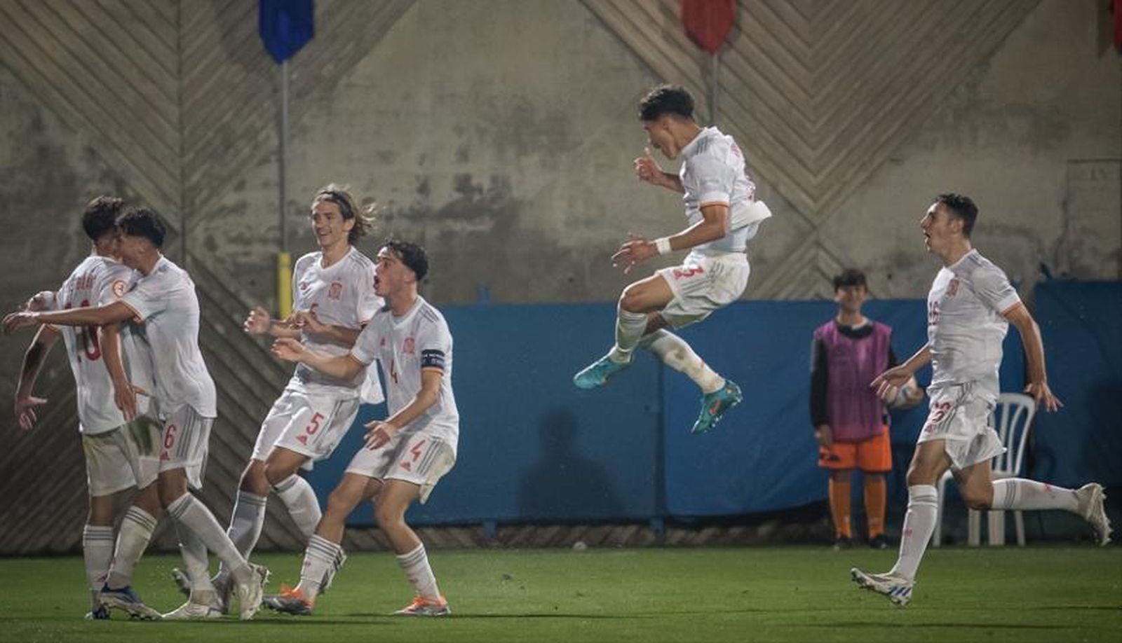 España celebra un gol.