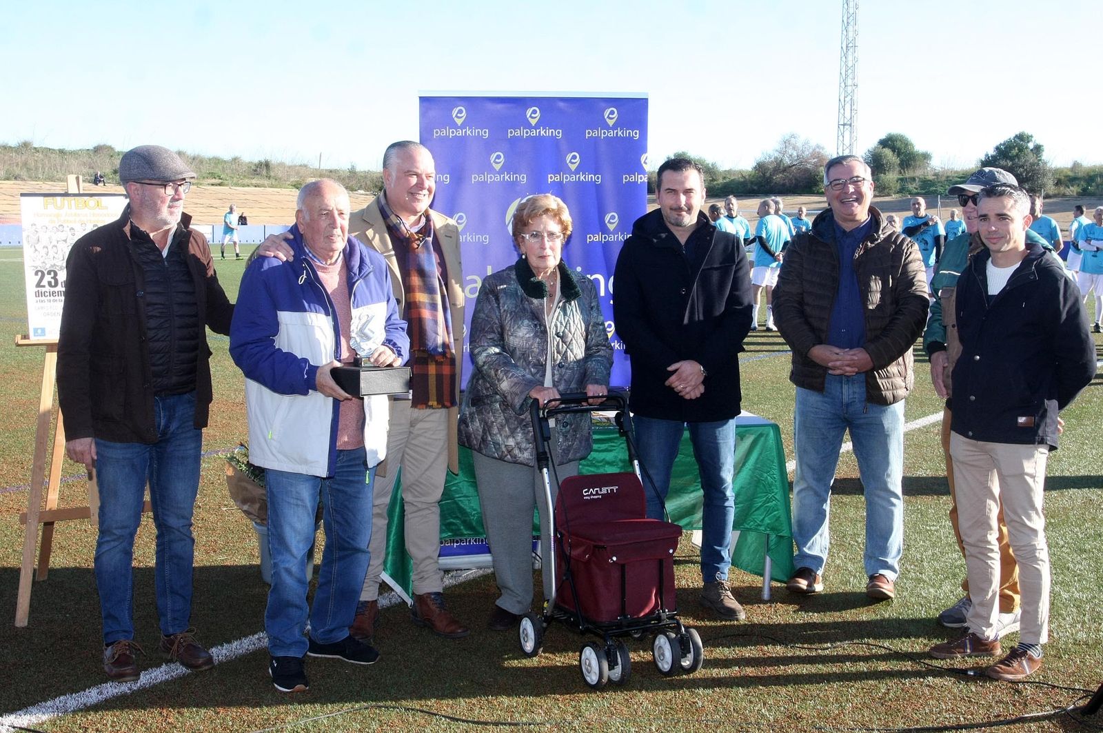 Imágenes del partido homenaje a los árbitros históricos de fútbol de Huelva