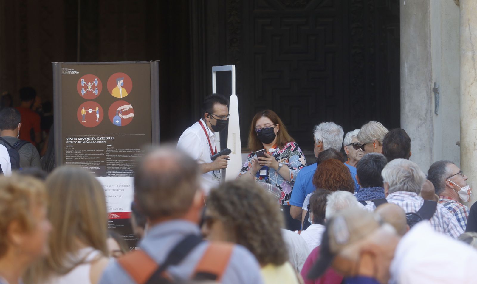 Lleno al completo en Córdoba en el puente del Pilar