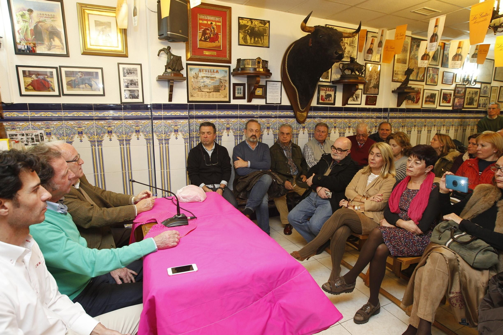 Jesús de Almería, José Vázquez y Jorge Pérez-Company presidieron la mesa de esta charla.