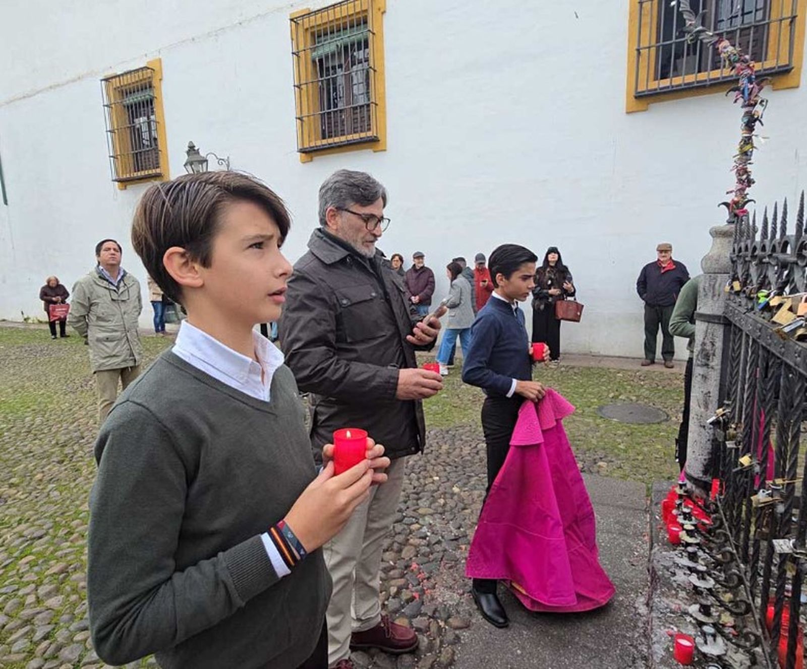 Ofrenda flora de la Escuela Taurina al Cristo de los Faroles