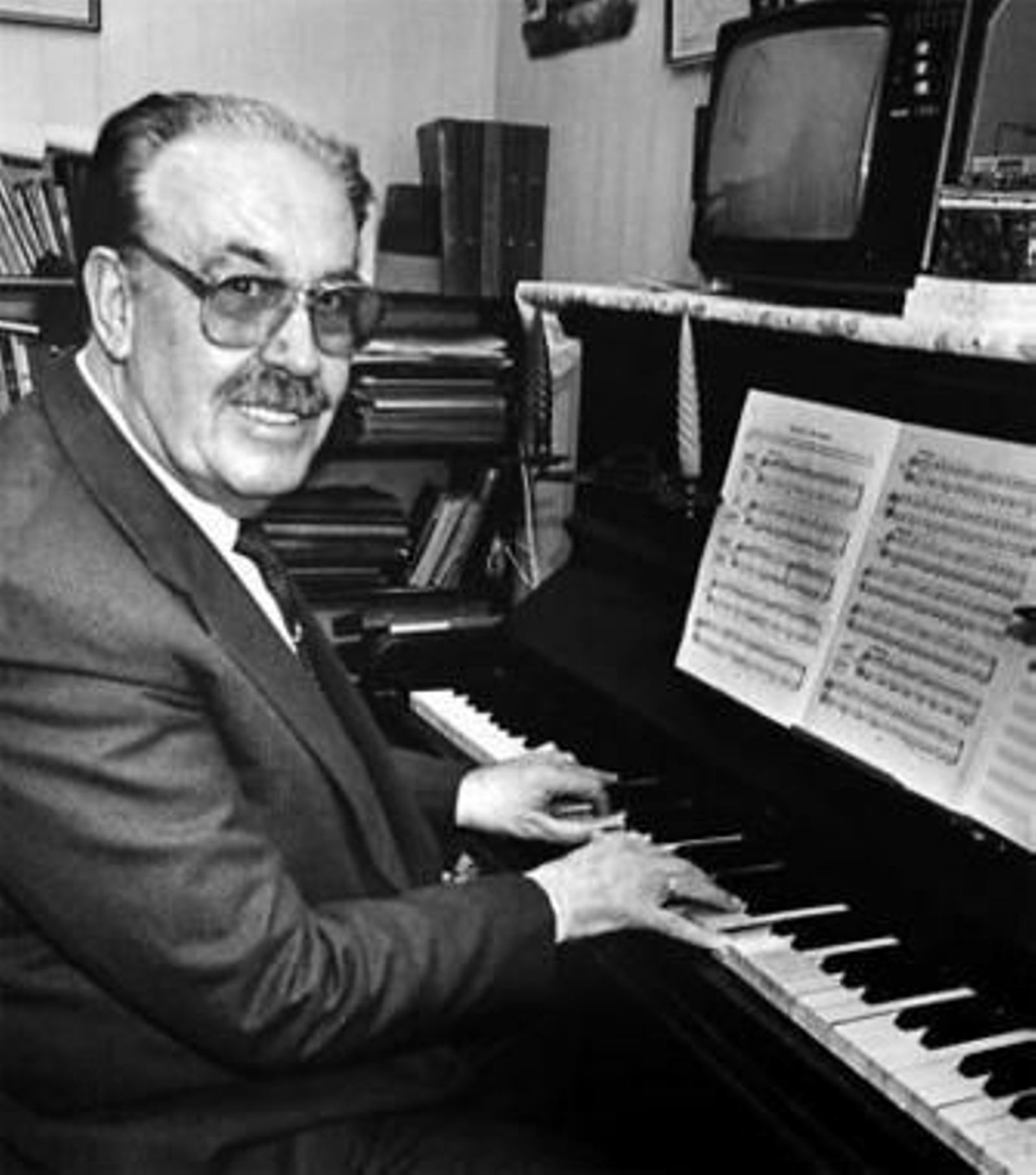 Agripino Lozano, al piano, en una fotografía de principios de los 90.