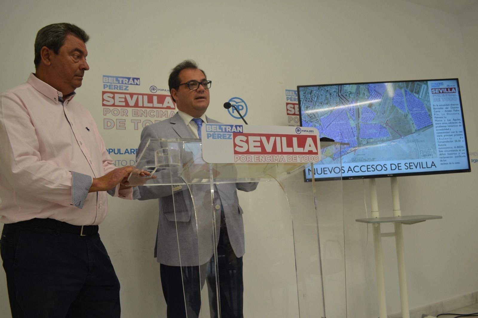 Ignacio Flores y Jaime Ruiz, ayer en la rueda de prensa en la que dieron a conocer la propuesta del PP.